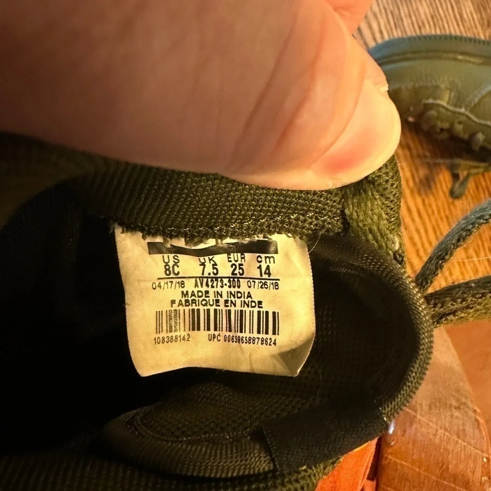 NIKE Kids Army Green Air Force 1 LV8 Utility Overbranding Size 8C